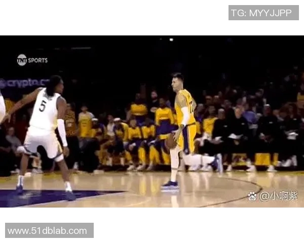 雷迪克：东契奇的腿筋轻微拉伤，里夫斯今天仍有出场时间限制